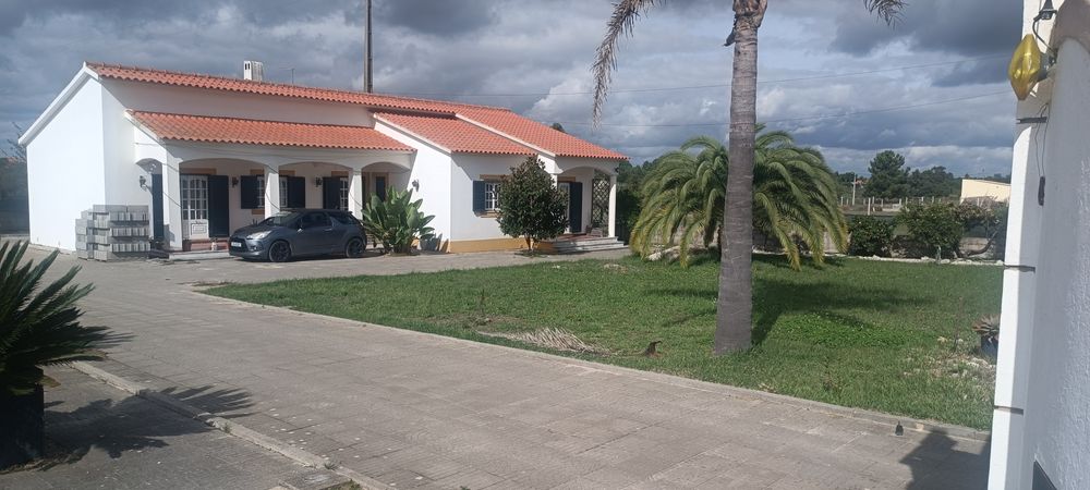 Moradia v4+V2 em marinhais com piscina