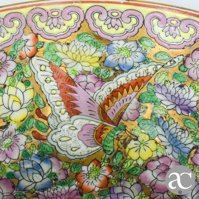 Taça porcelana da China, “Mille Fleurs” e borboletas, circa 1970