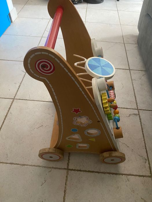 Andarilho madeira criança