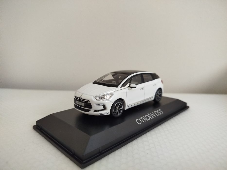 Miniatura Citroen DS5 Nova 1/43