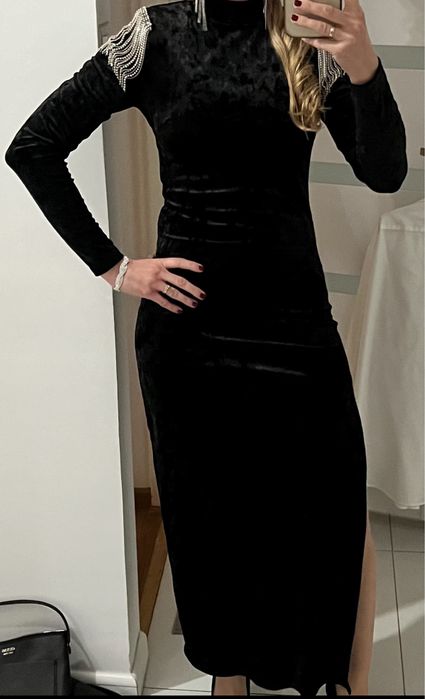 Czarna sukienka midi Reserved XS