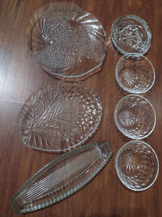 Блюдо-салатники,набор маленьких салатников,селедочница,пепельница.