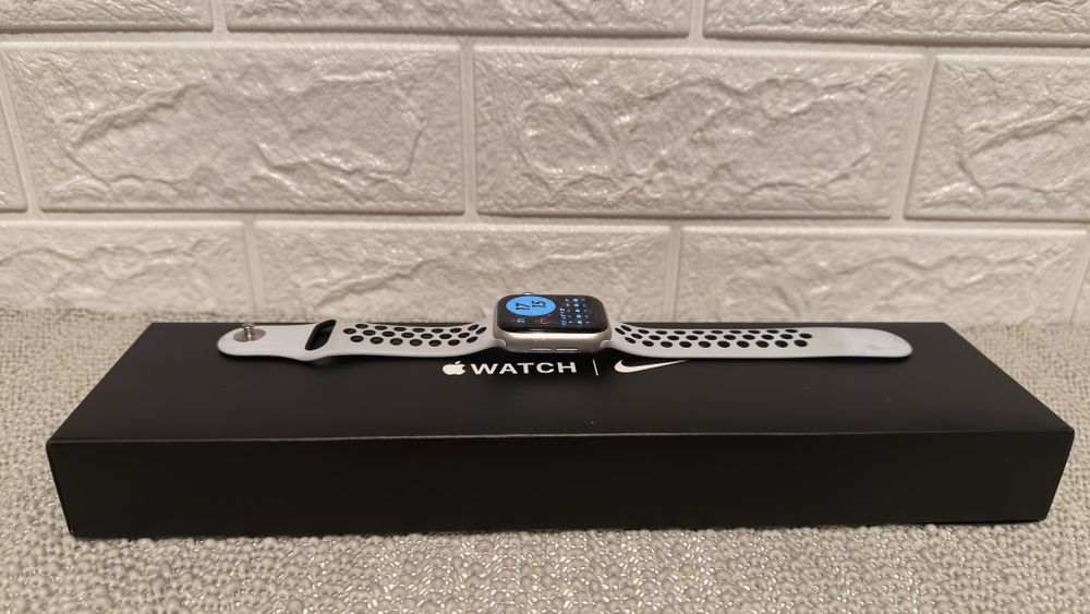 Apple Watch SE GPS 40mm Nike | Повний комплект