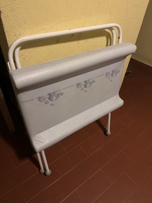 Muda fraldas de pé