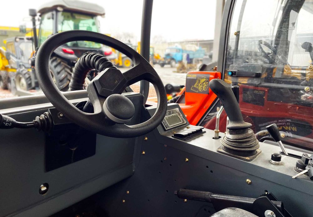 Фронтальний  телескопічний  навантажувач TDC 501, Avant