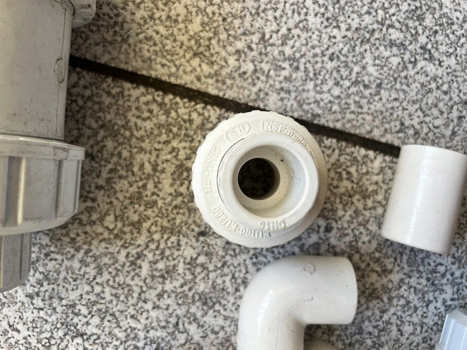 шаровые краны из ПВХ и фитинги,уголки для труб,