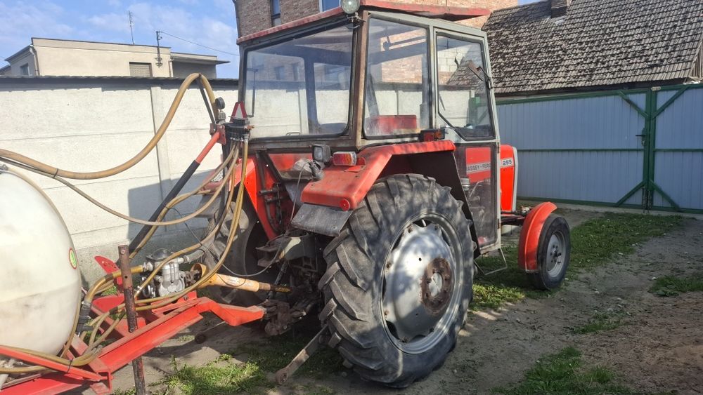 Massey Ferguson 255