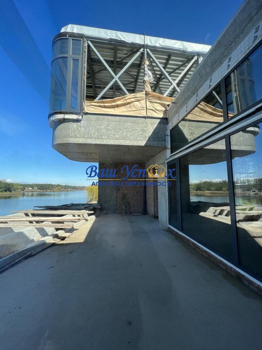 Продажа современного дома с выходом на реку. КГ Riviera Village.