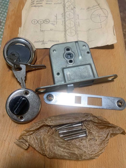 Врезной замок цилиндров ый с защелкой с ключами 3шт