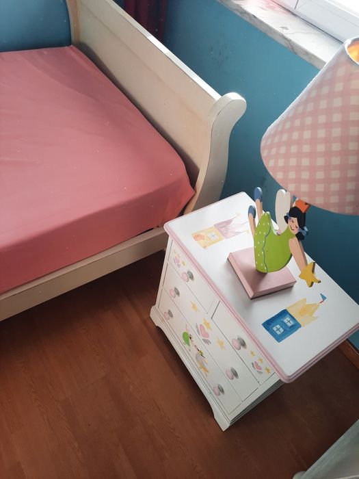 Cama pintada à mão