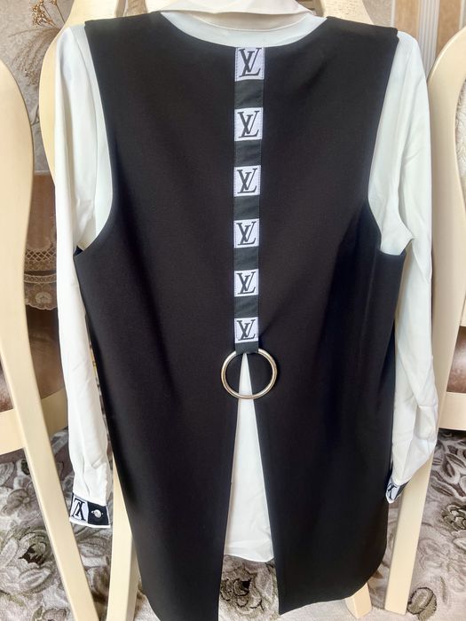 Стильний жіночий костюм