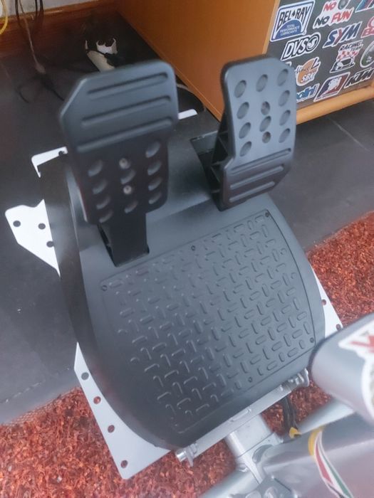 Volante+pedais Thrustmaster TMX Force Feedback Xbox One/PC