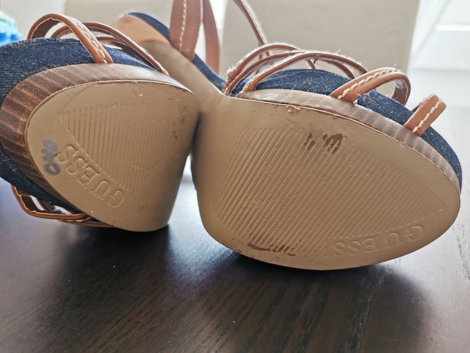 Sandalias camel Guess