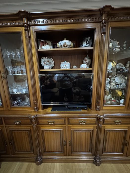 Cristaleira c/ 10 Portas, 6 Gavetas + Placa Rotativa TV - Como Nova