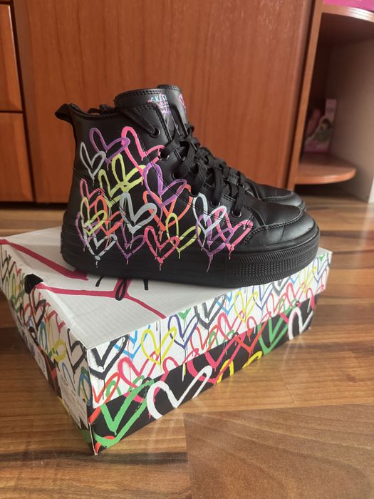 Продам черевики Skechers на дівчинку.