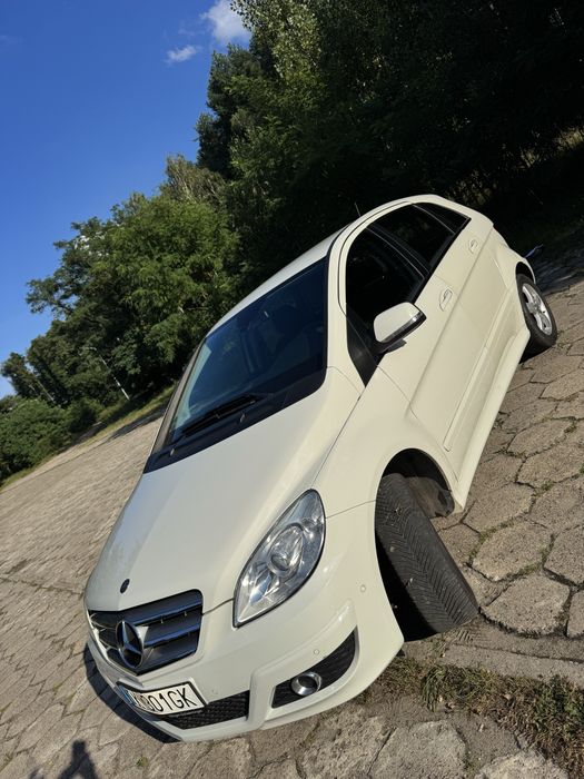 Mercedes-Benz  B200