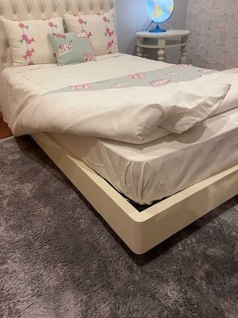 Cama capitonê com colchão , almofadas e manta decorativas