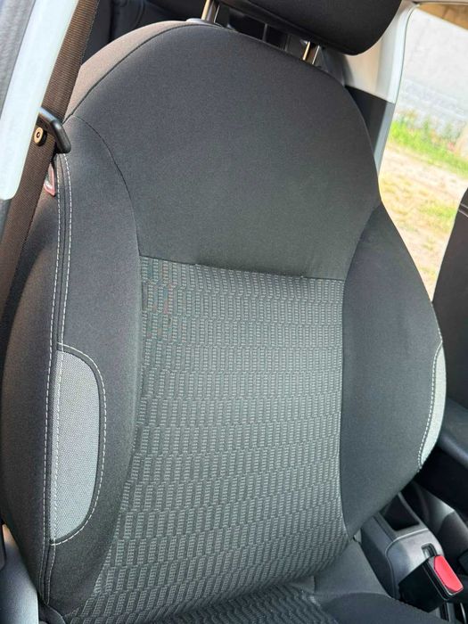 Peugeot 208 2017 1.2 бензин/автомат