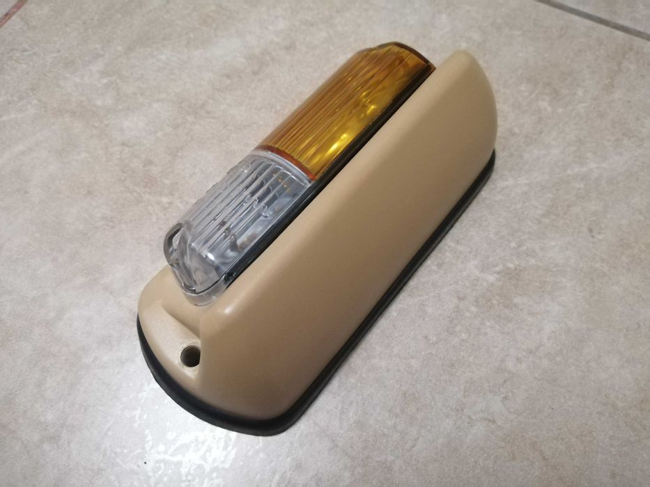 Luz indicadora de posição HELLA à direita (K23246)