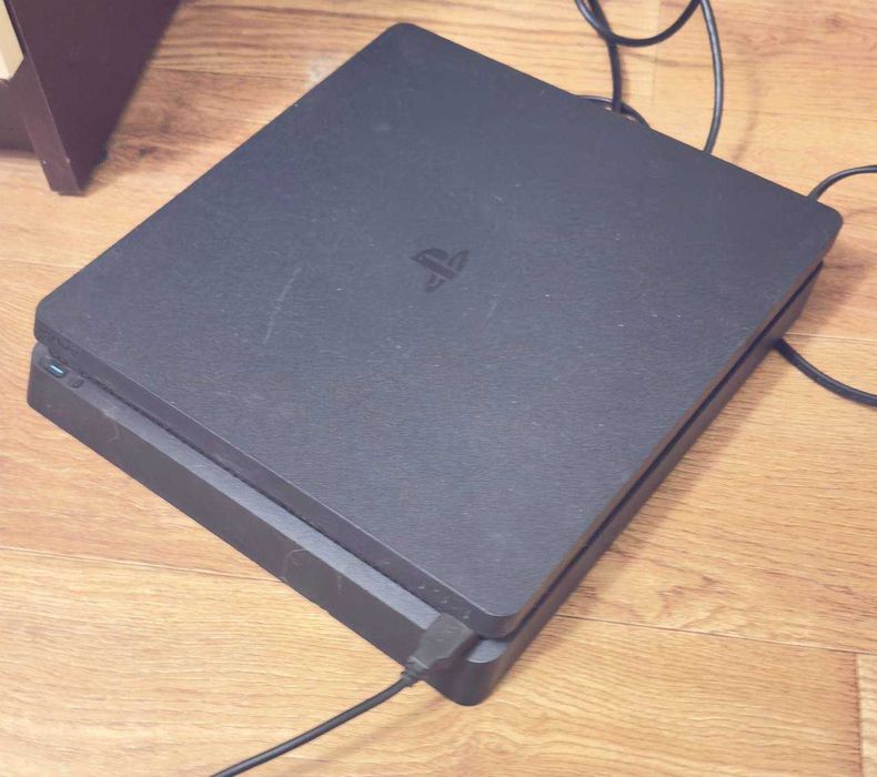 PlayStation 4 + 4 геймпада