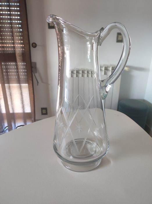 Conjunto de copos com jarra e garrafa em vidro, feito manualmente