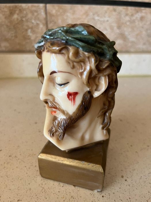 Busto de Cristo em marfinite
