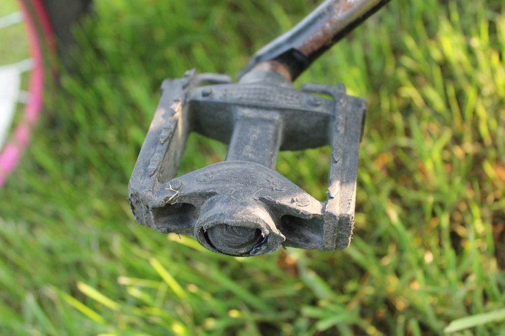 rower Eclipse18" fuksja czerń CZASZKI dzwonek