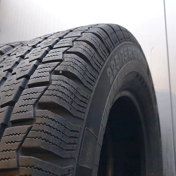 Opona całoroczna Continental VancoFourSeason 2/225/75R16/118/116 R wzm