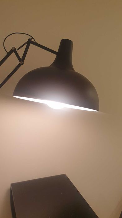 Candeeiro de pé- Área