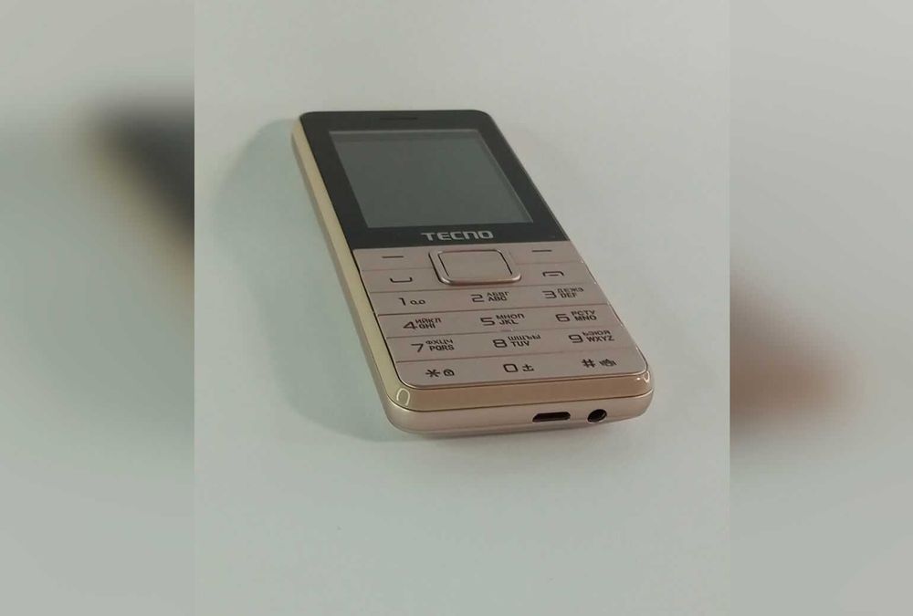Трехсимочный мобильный телефон кнопочный светло-коричневый TECNO