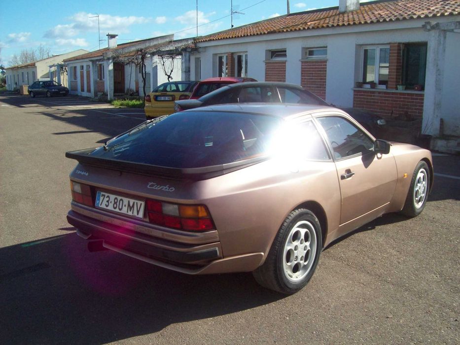 PORSCHE 944 Turbo