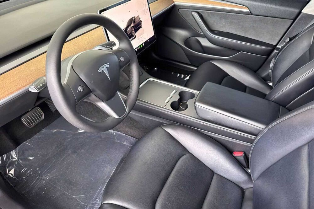 Tesla Model 3 Long Range      2022