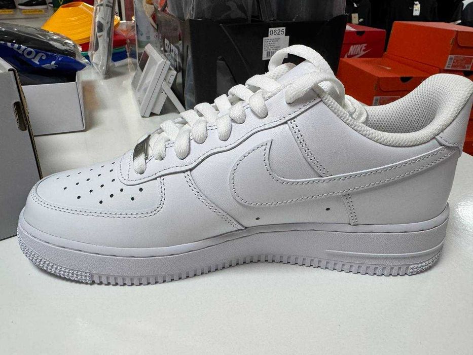 Оригінальні кросівки Nike Air Force 1 Low 07 White CW2288‑111 нові