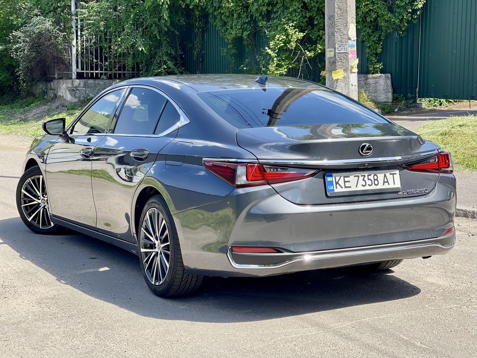 Lexus ES 250 полный привод 2022