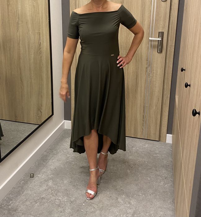 Asymetryczna sukienka odkryte ramiona midi długa piekut zara