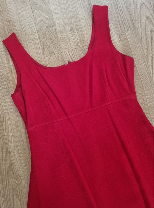 Vestido vermelho de inverno, de alças, todo forrado. 40