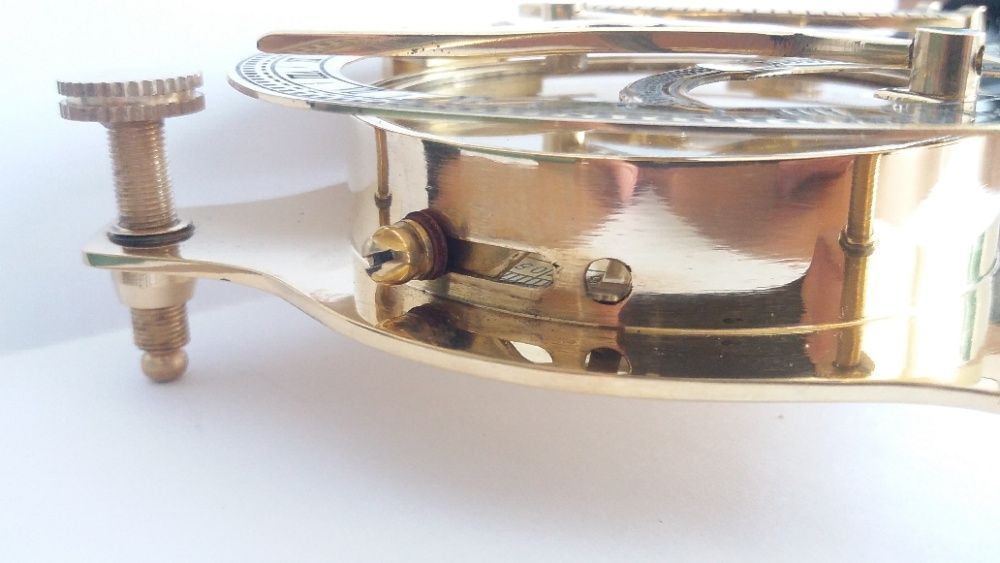 Relógio de sol com bússola