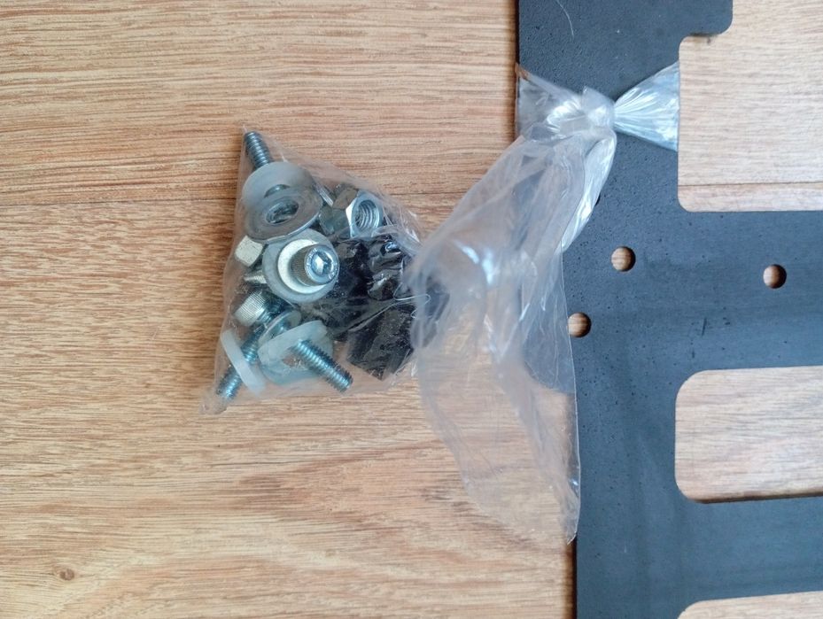 Uchwyt na ścianę na telewizor do 50kg