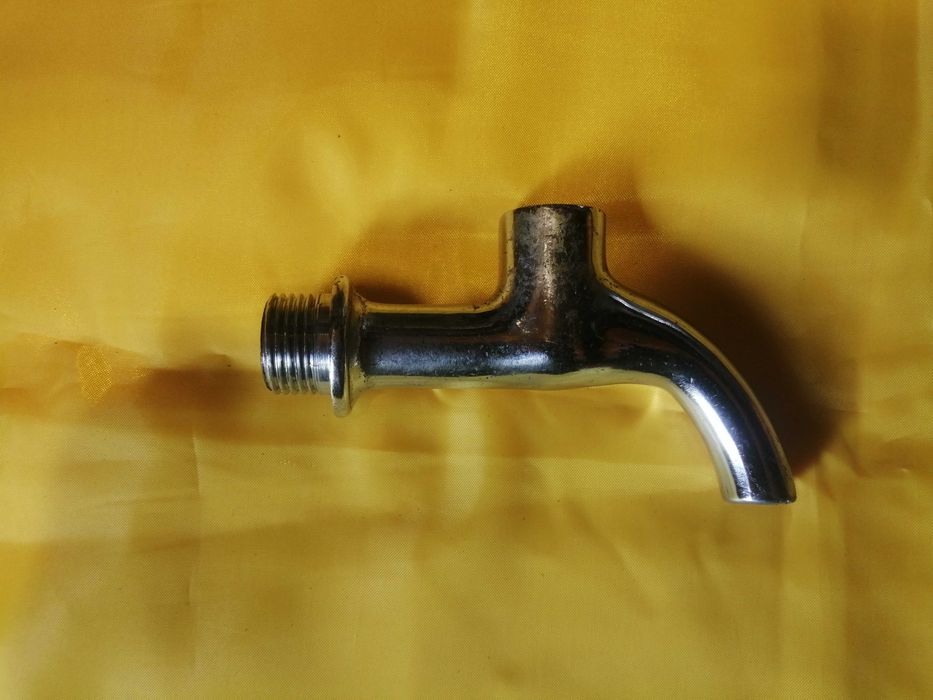 Кран до рукомийника