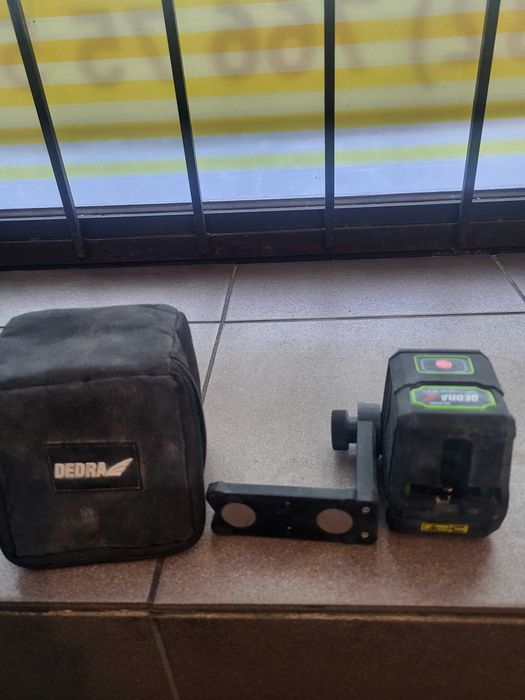 5452/25 Laser krzyżowy Dedra MC0901, uchwyt, etui