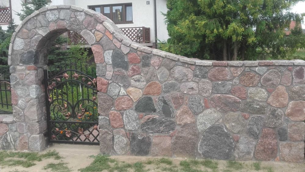 Ogrodzenia z kamienia polnego