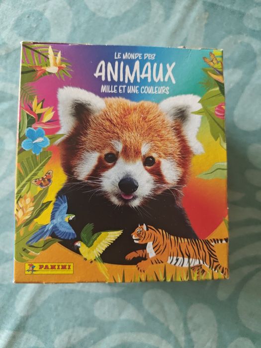 Caixa de cromos animais do mundo