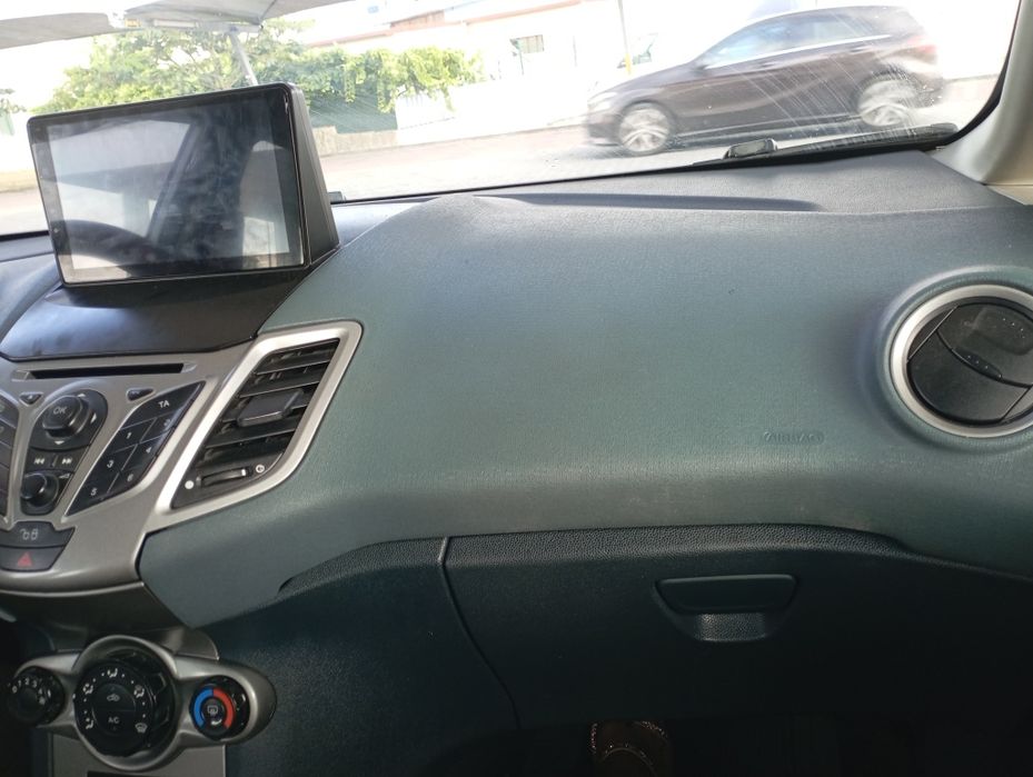 Ford Fiesta 1.4 gasóleo 2009