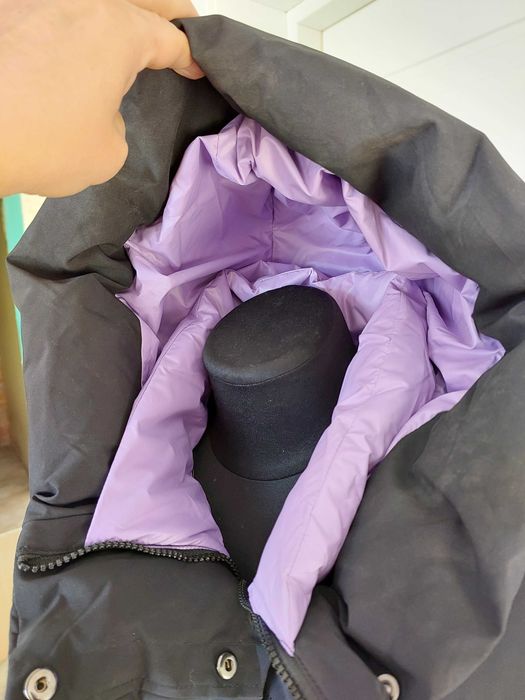 Жіночій фабрічний пуховик.