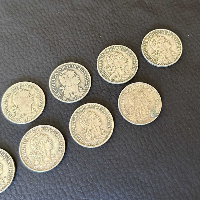 Lote 12 Moedas - 1 Escudos (1928 a 1968)