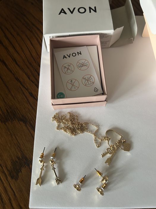 Trzy komplety biżuterii