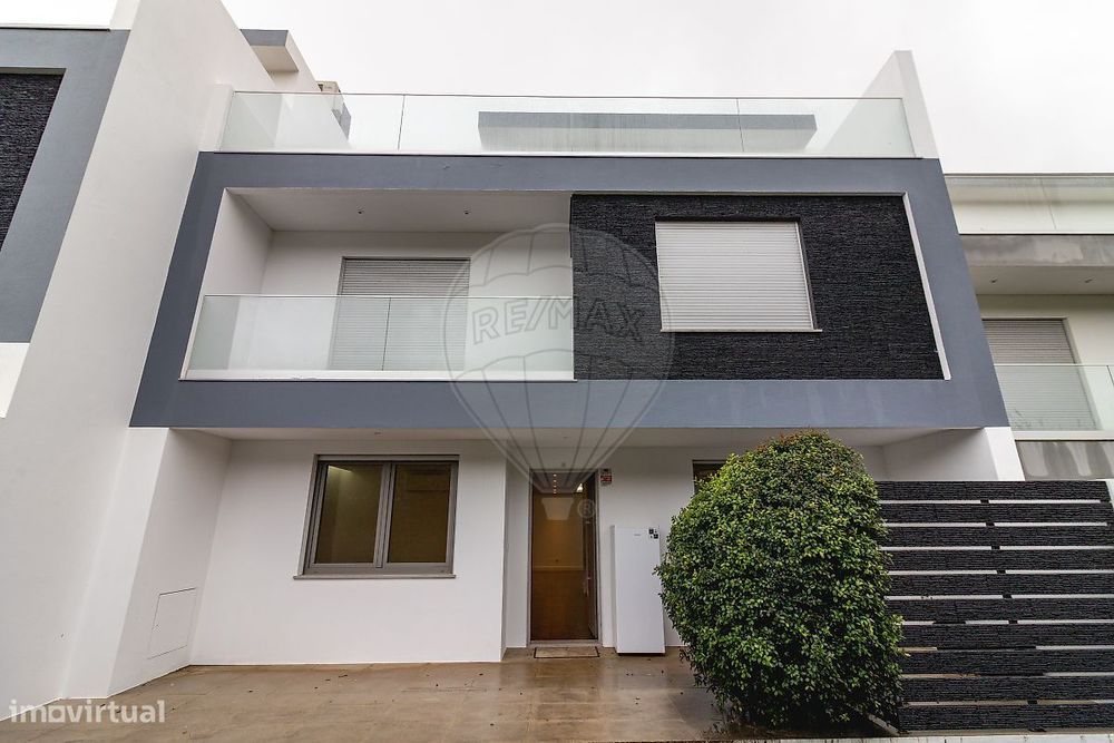 Moradia T5 para arrendamento