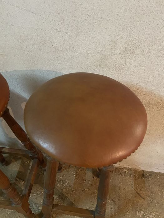 Bancos de bar com estofo