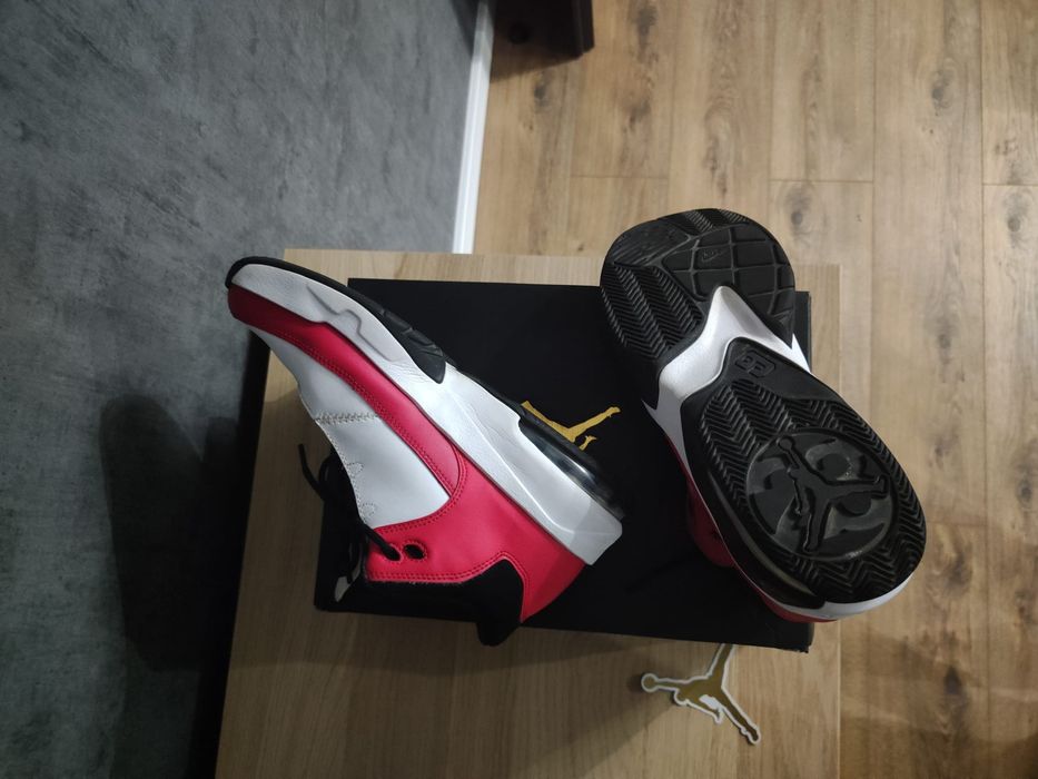 Jordan max aura 3