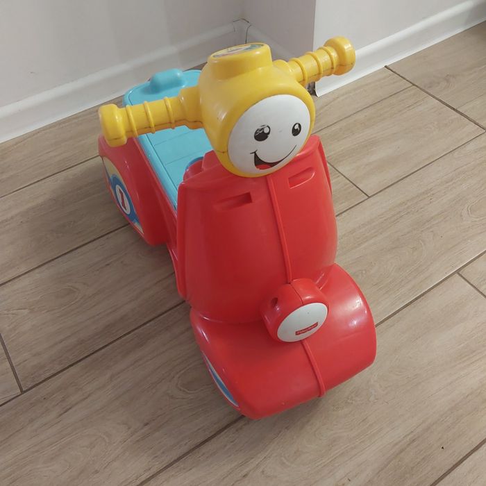 Jeździk fisher price skuter